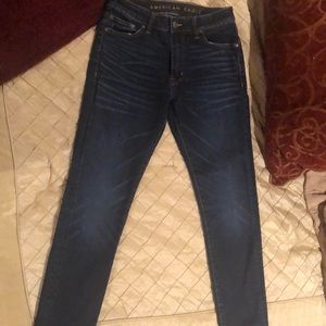 Men’s American Eagle jeans allowed to